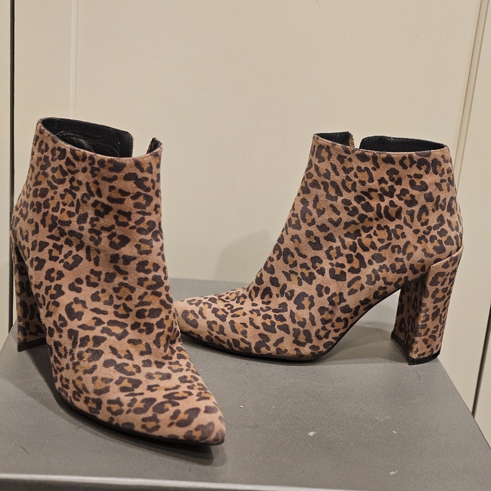 Stuart Weitzman Brown leopard print ankle boots